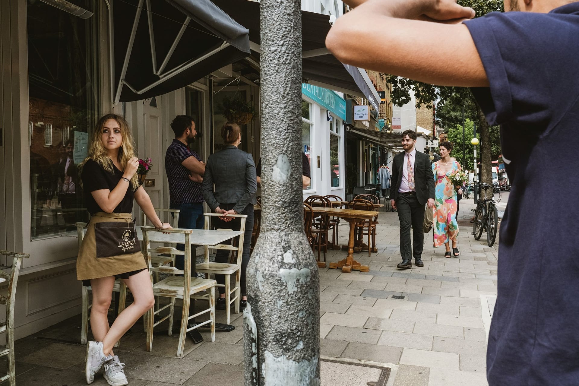 guests arriving at La Farola restaurant