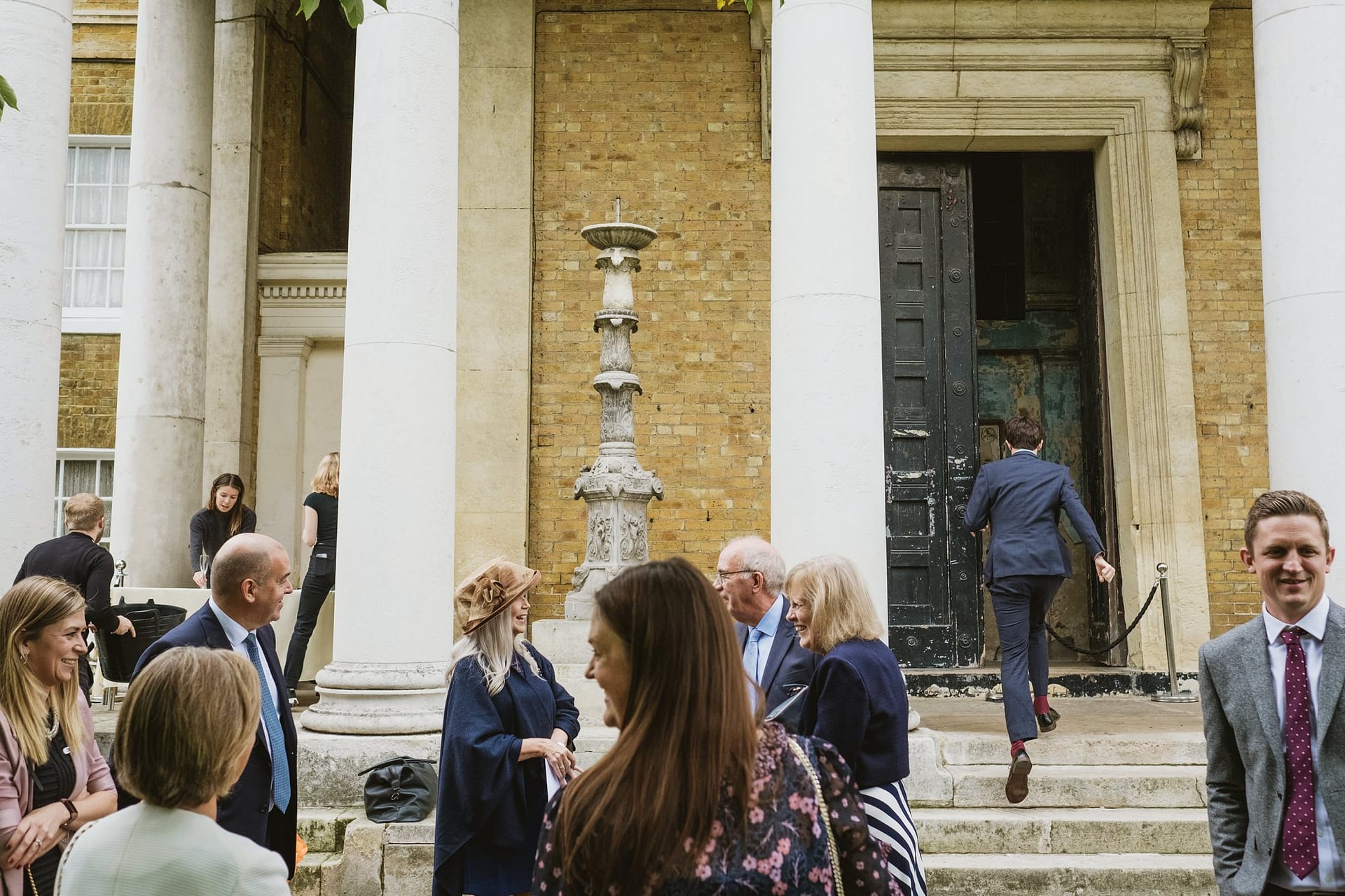 asylum chapel guests arriving