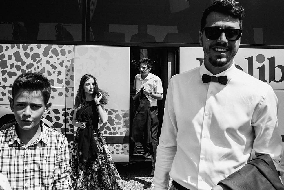 B&W Photograph of wedding guests arriving at Villa Love, Krakow