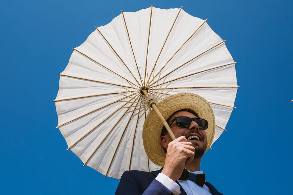 Polish groomsman with sun umbrella